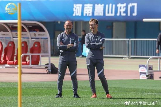 第75分钟，乌迪内斯右路角球开到禁区前点佩雷斯头球后蹭偏出远门柱。